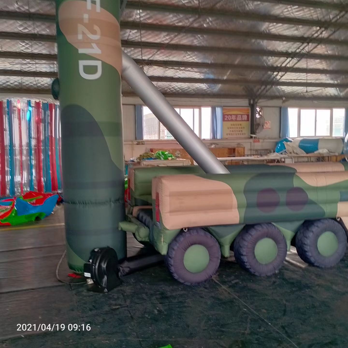 江源军事演习中的充气目标车辆：模拟发射车雷达车坦克飞机